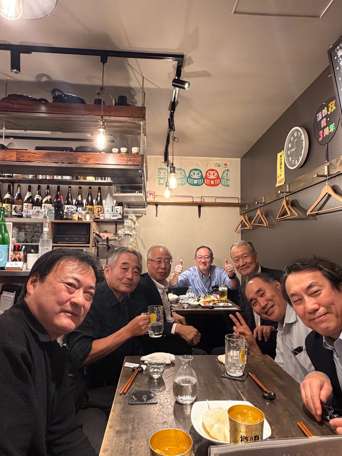 2026年10月の八日会に参加した7名の集合写真